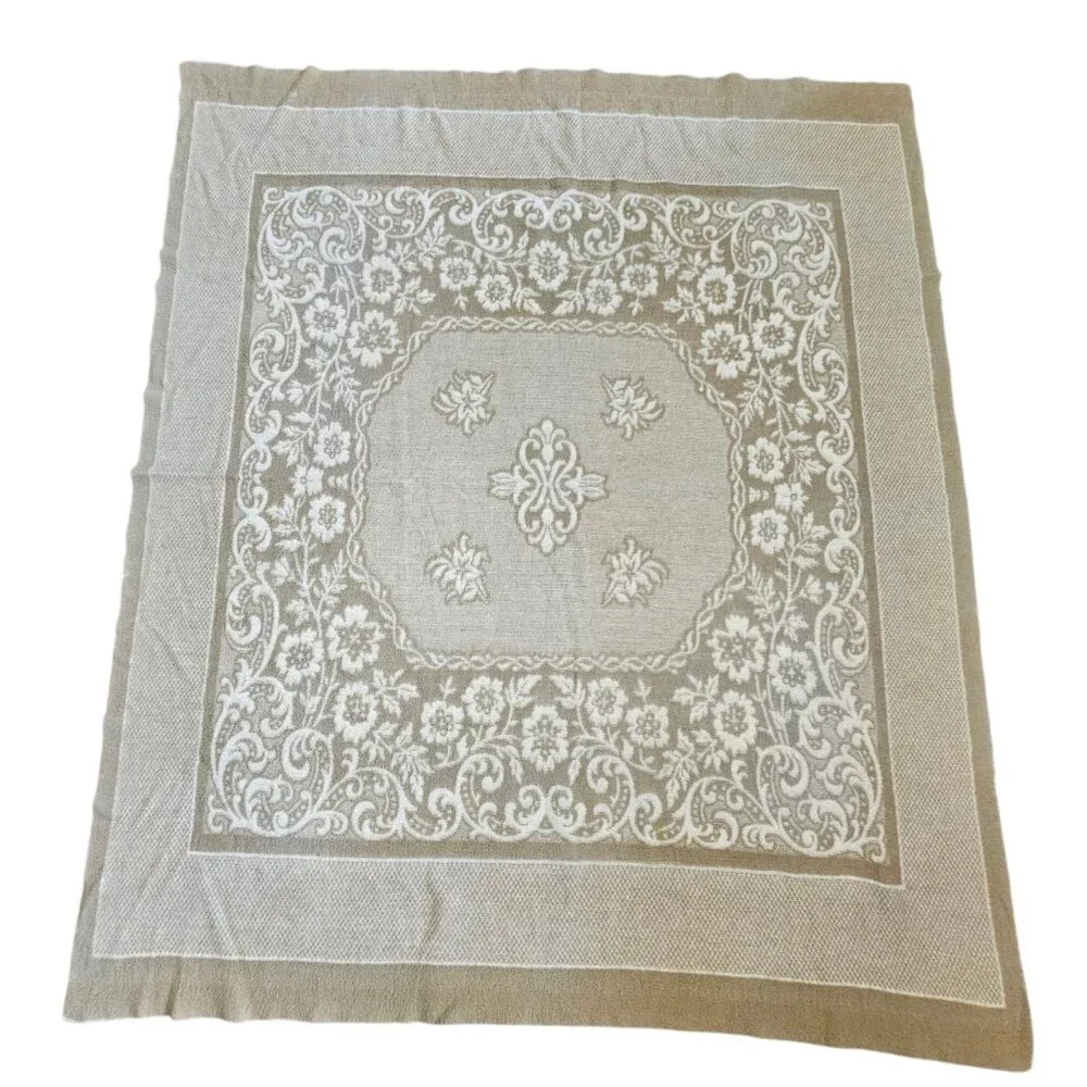 VTG Cream Beige Reversible Damask Floral Coverlet Bedspread French‎ Twin Full